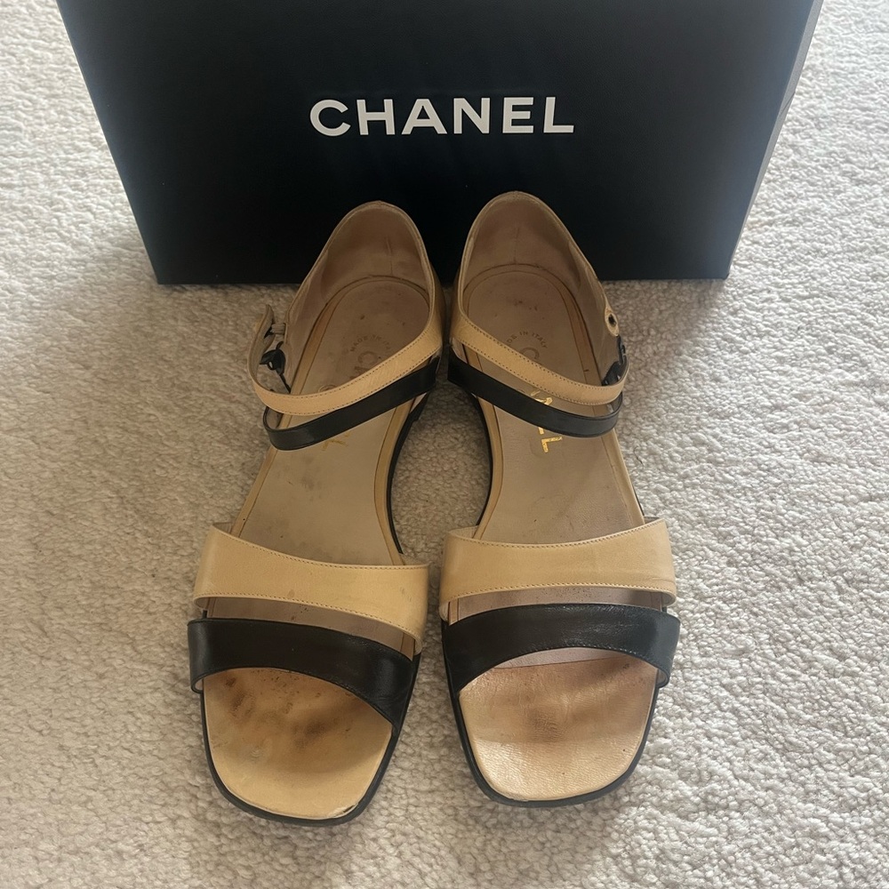Chanel Women's Black and Tan Sandals